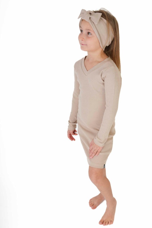 Šaty Rib s dlouhým rukávem a výstřihem do V